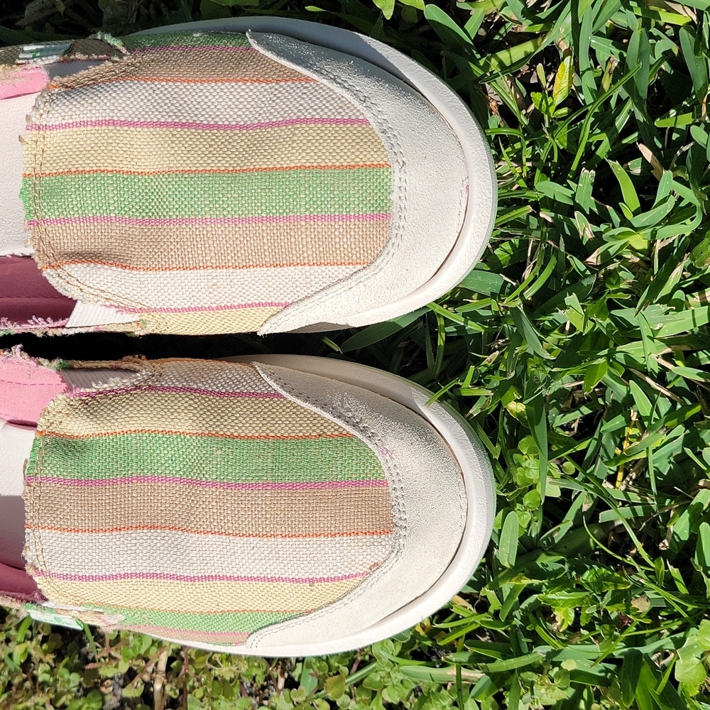 Sanuk Women's  Pink Tan Green Stripe Canvas Slip Ons SZ9 Gently Used